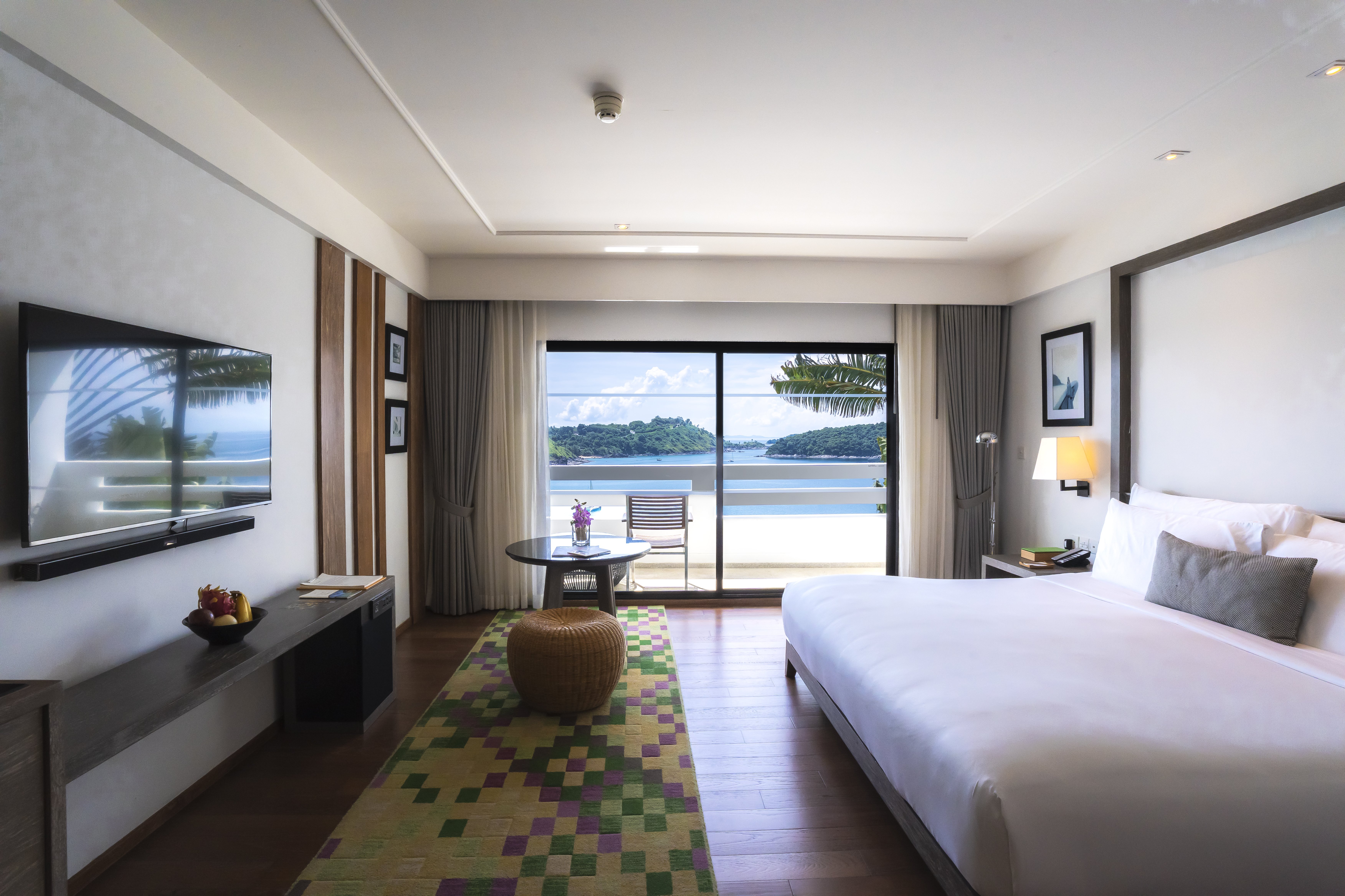ROOM, MOUNTAIN VIEW