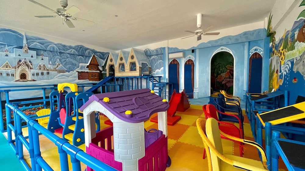 Coco Grove Beach Resort 43/50