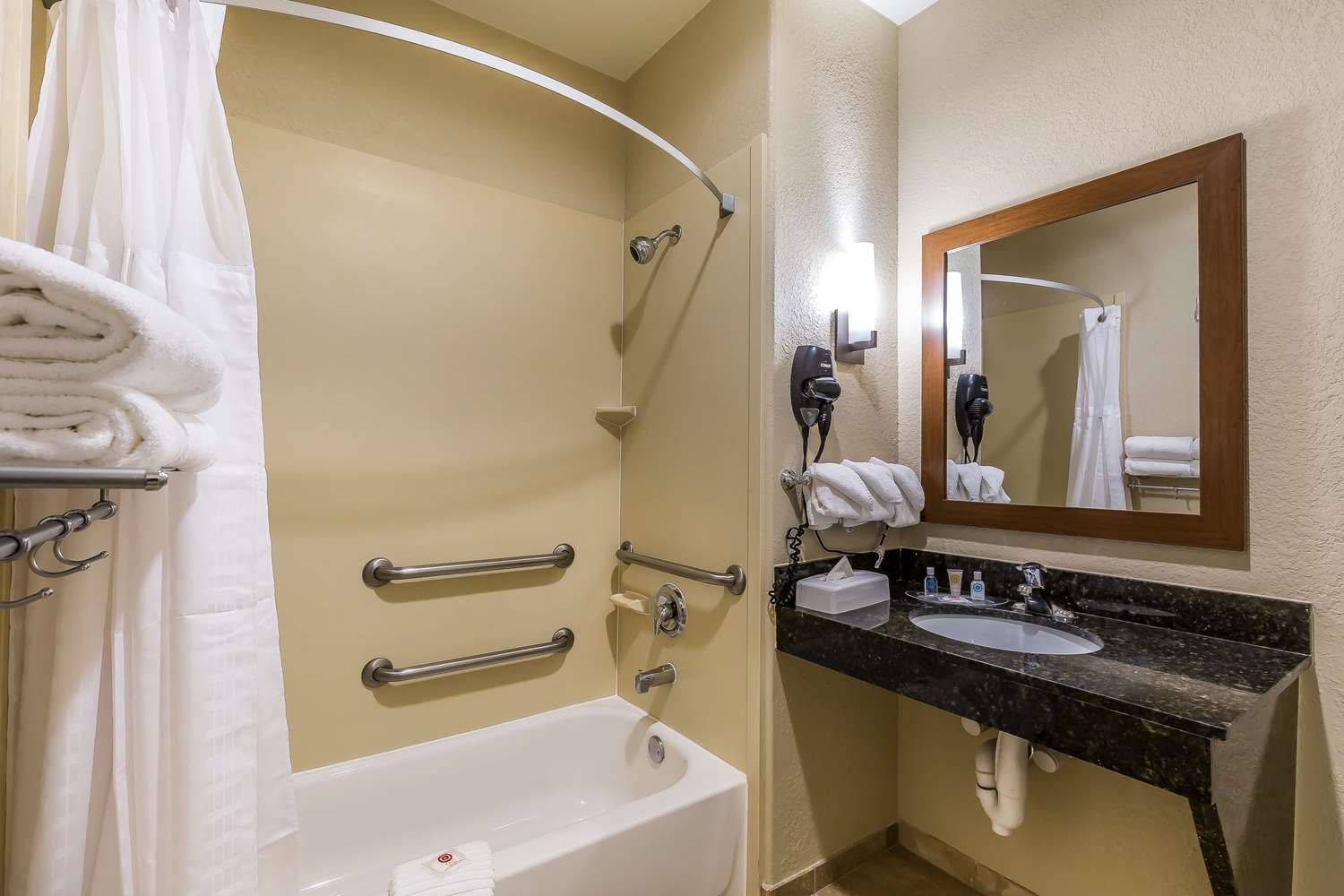 Comfort Suites Houston IAH Airport - Beltway 8 45/45