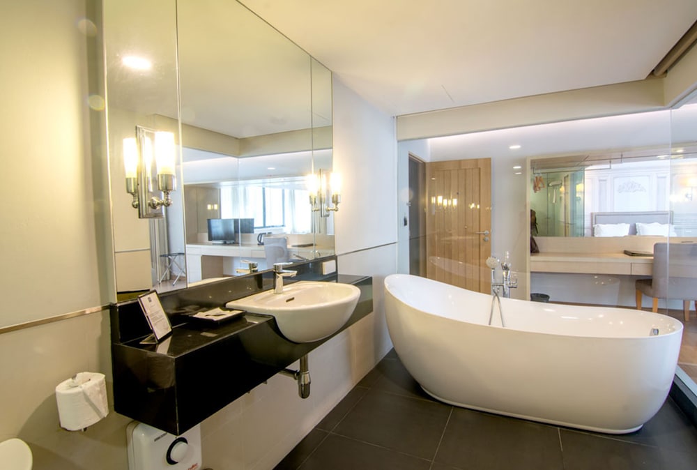 THEE BANGKOK HOTEL 24/65