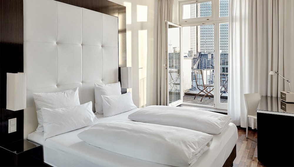 The Pure Hotel 8/51