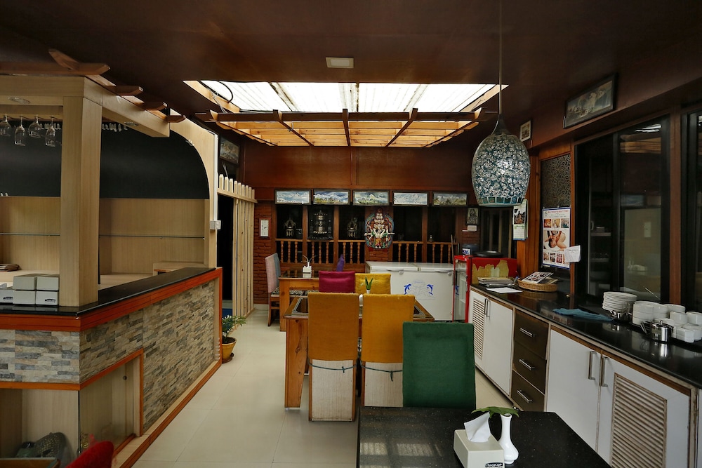 Shangri-La Boutique Hotel 34/50