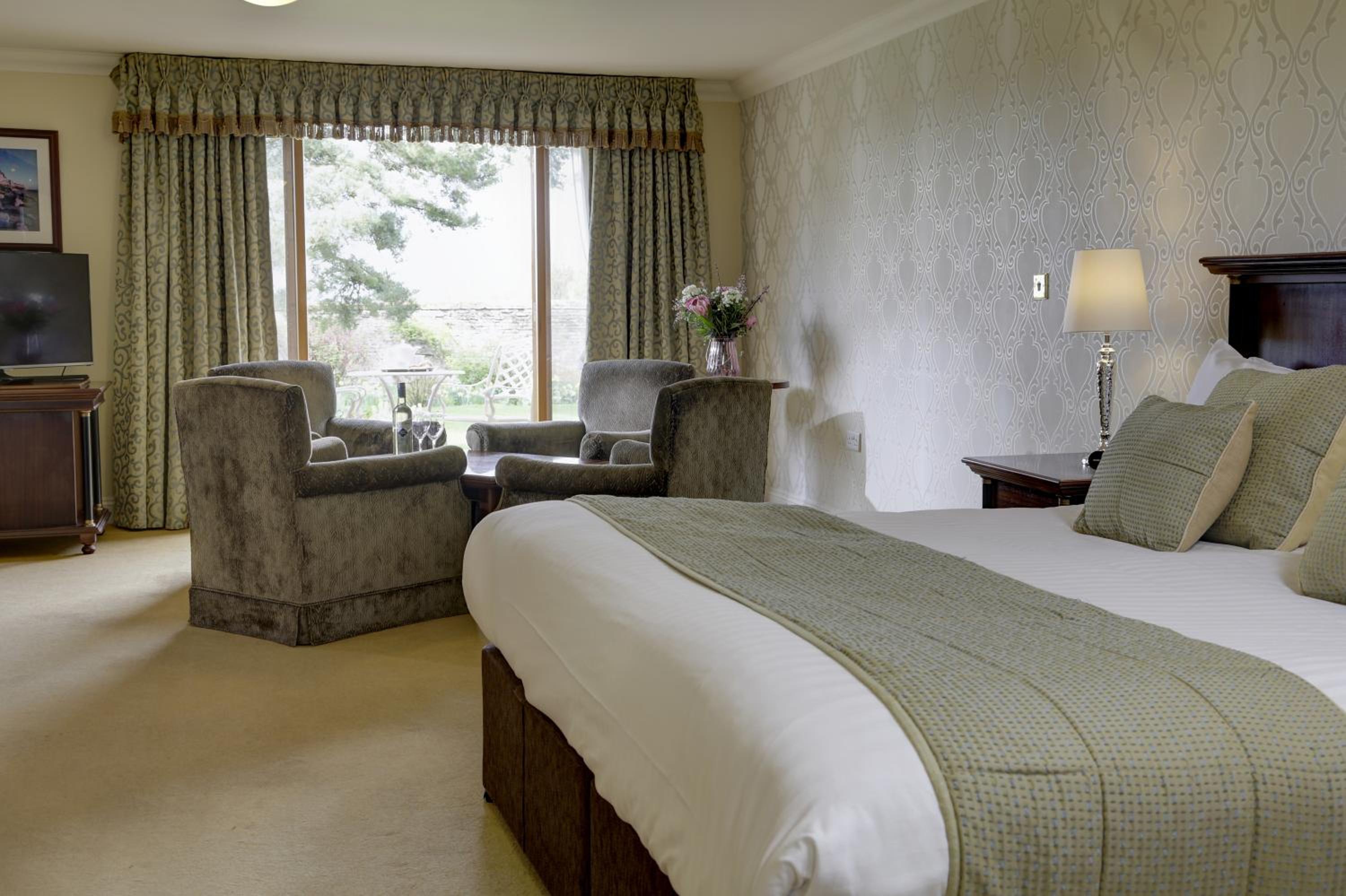 Deluxe, Double Bed, Bathtub