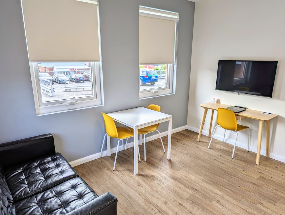 Mayfair Plaza Motel 38/53