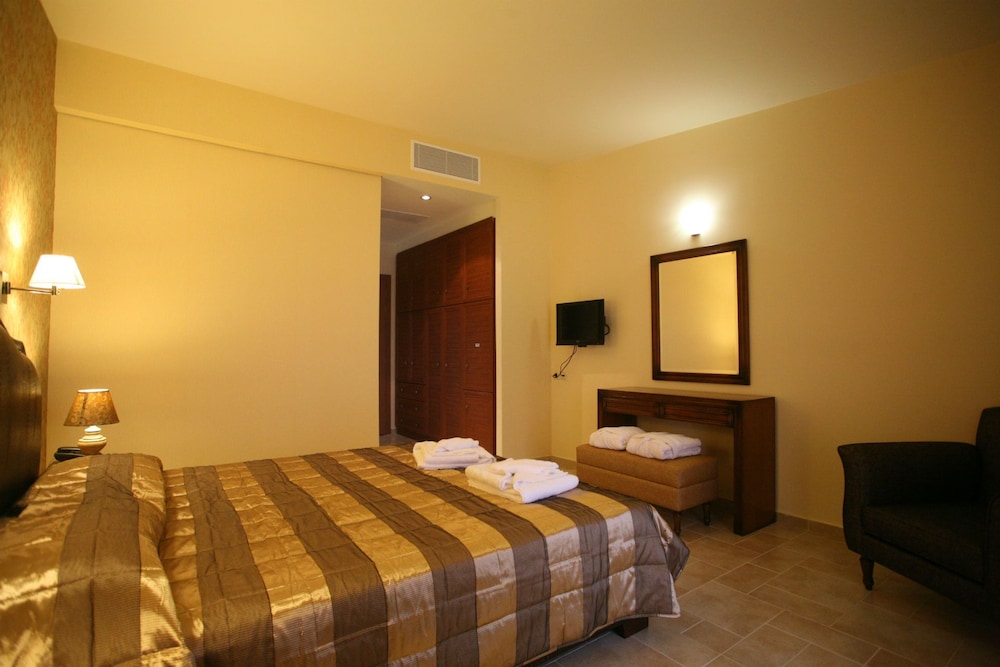 Tesoro Hotel 5/20