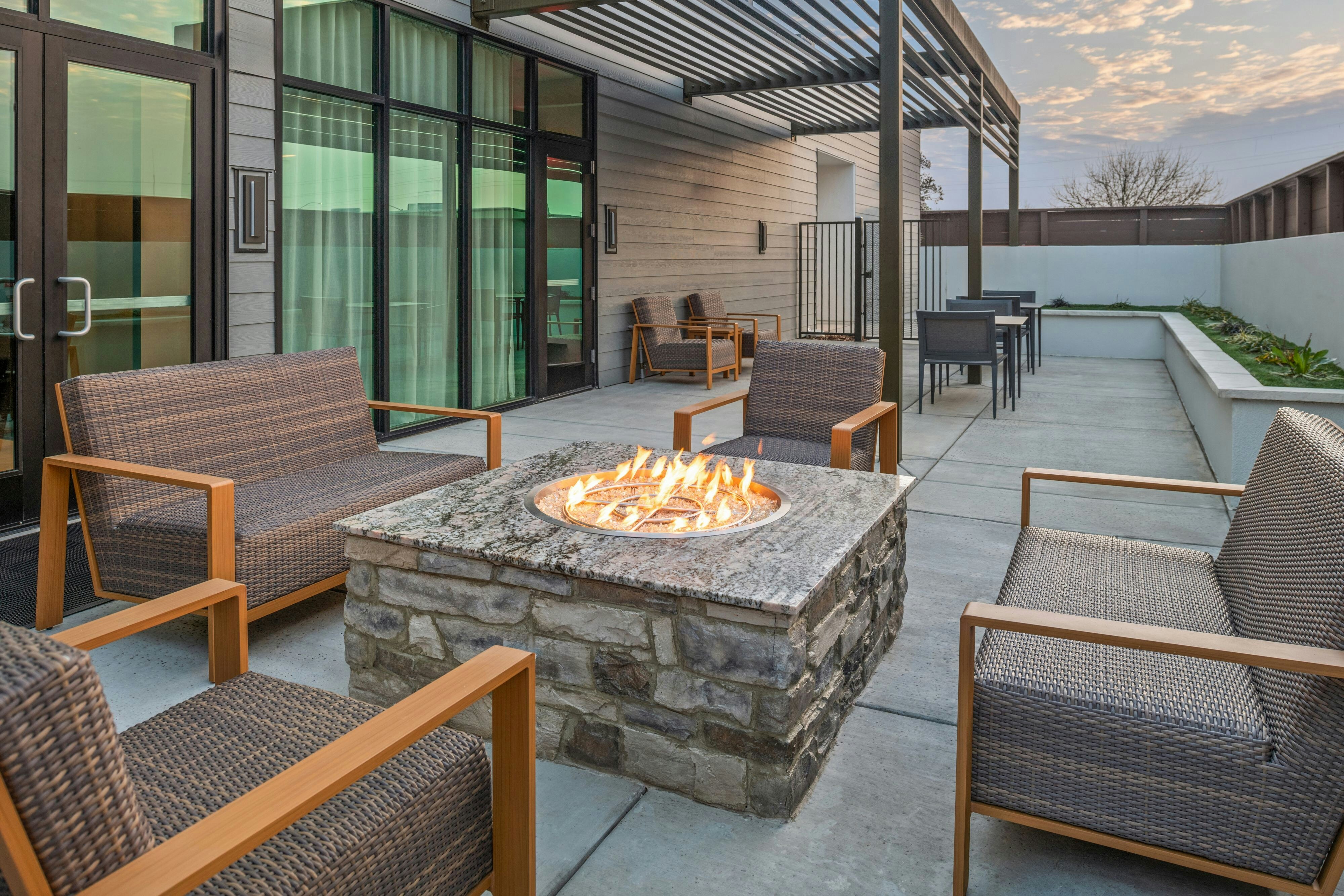 Courtyard By Marriott Woodland 7/19