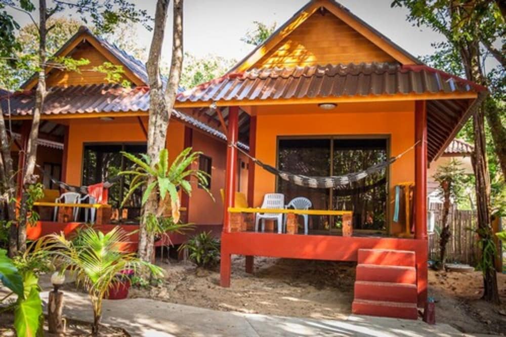 LANTA PEARL BEACH RESORT 11/78