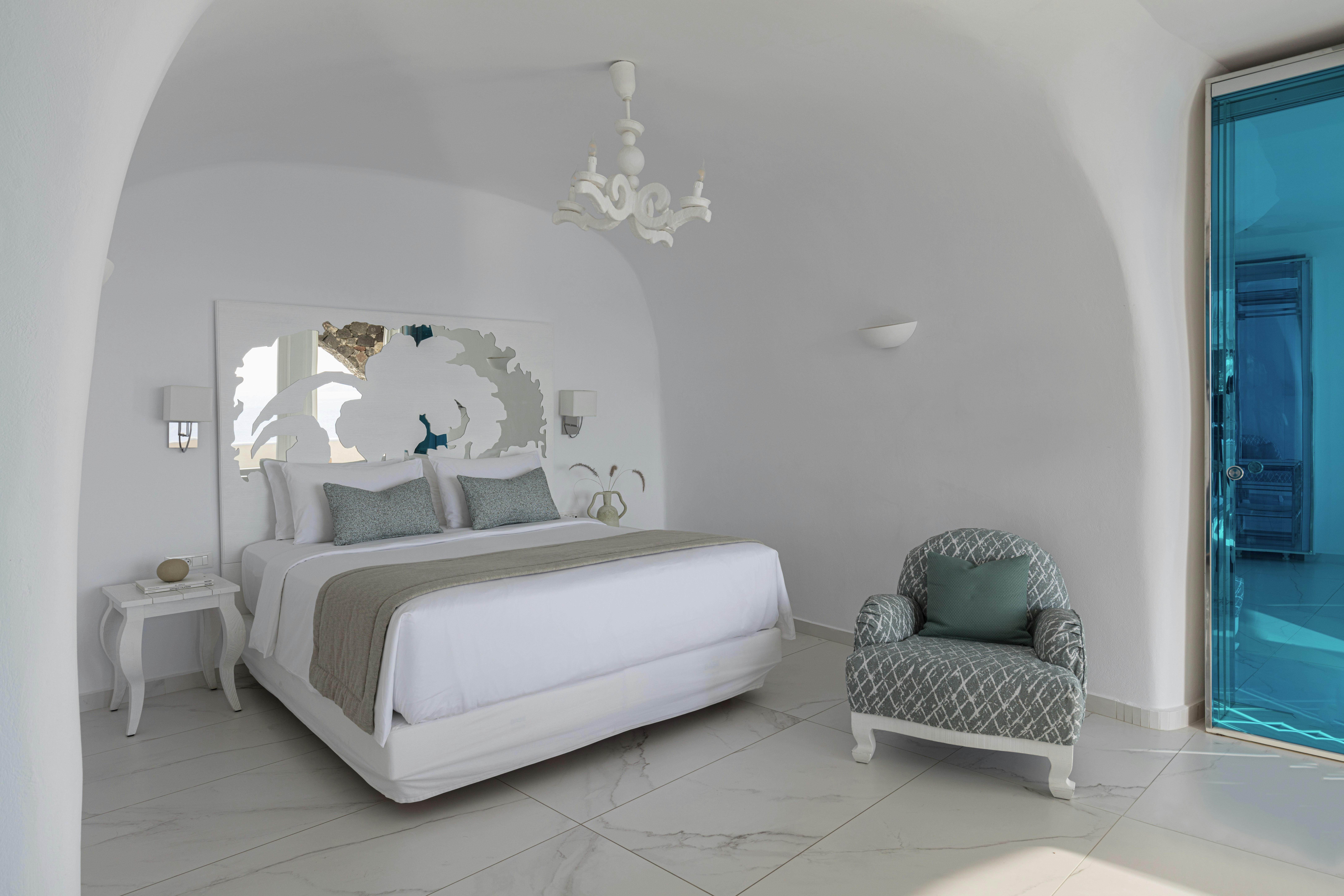 Cave, Pool, Executive, Suite