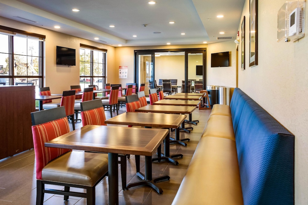 Comfort Inn and Suites Niagara Falls Blvd USA 20/36