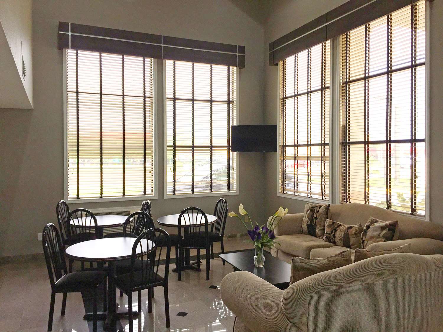 Americas Best Value Inn & Suites Mont Belvieu Houston 1/5