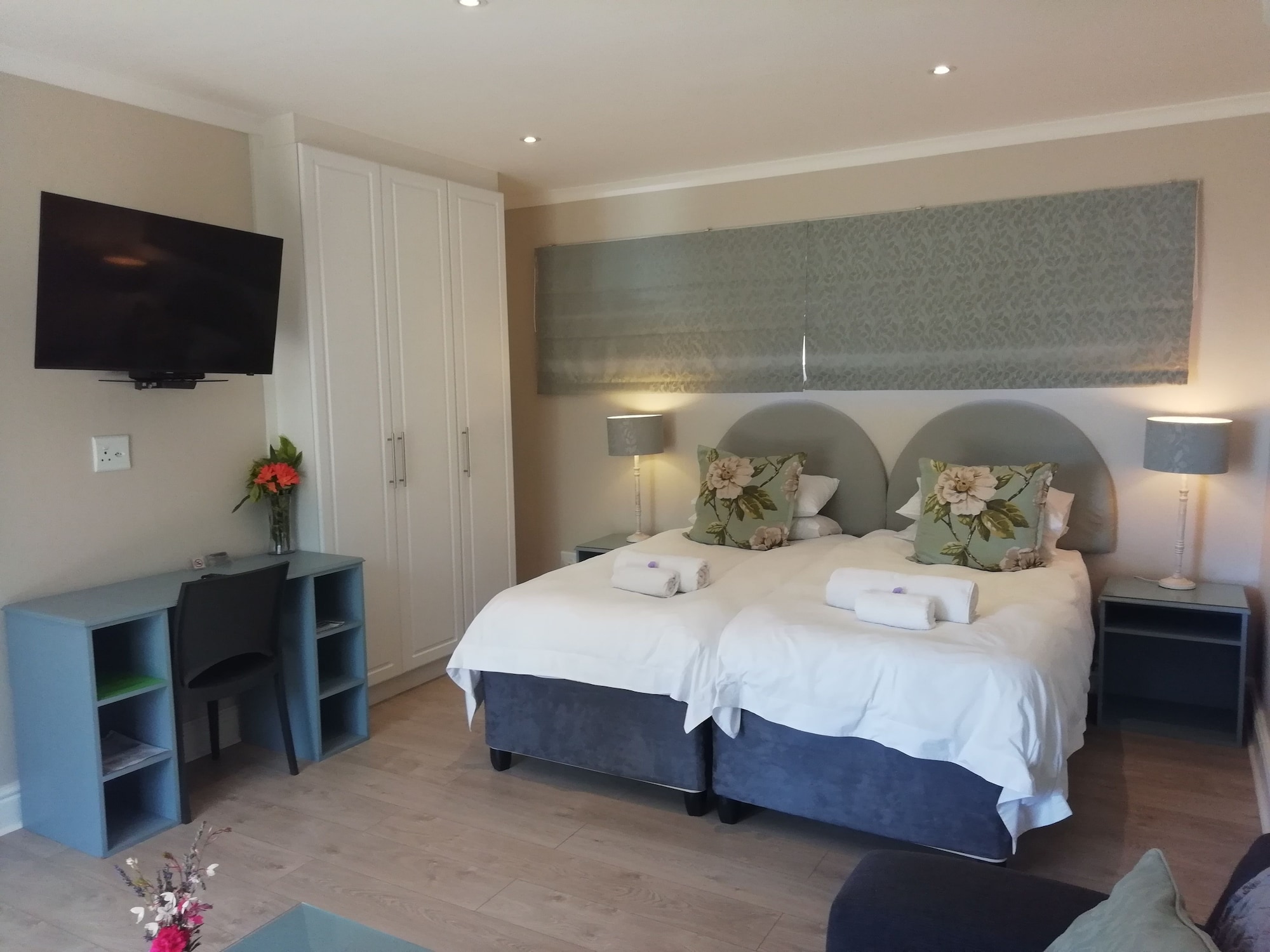 Garden, Superior, Suite