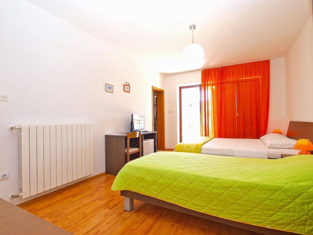 Apartments Ivica 1452 11/37