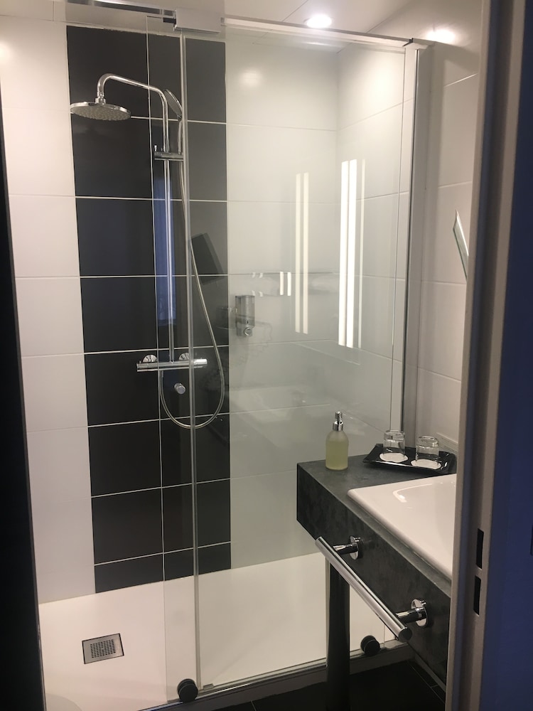UNE AUTRE CHAMBRE 43/50