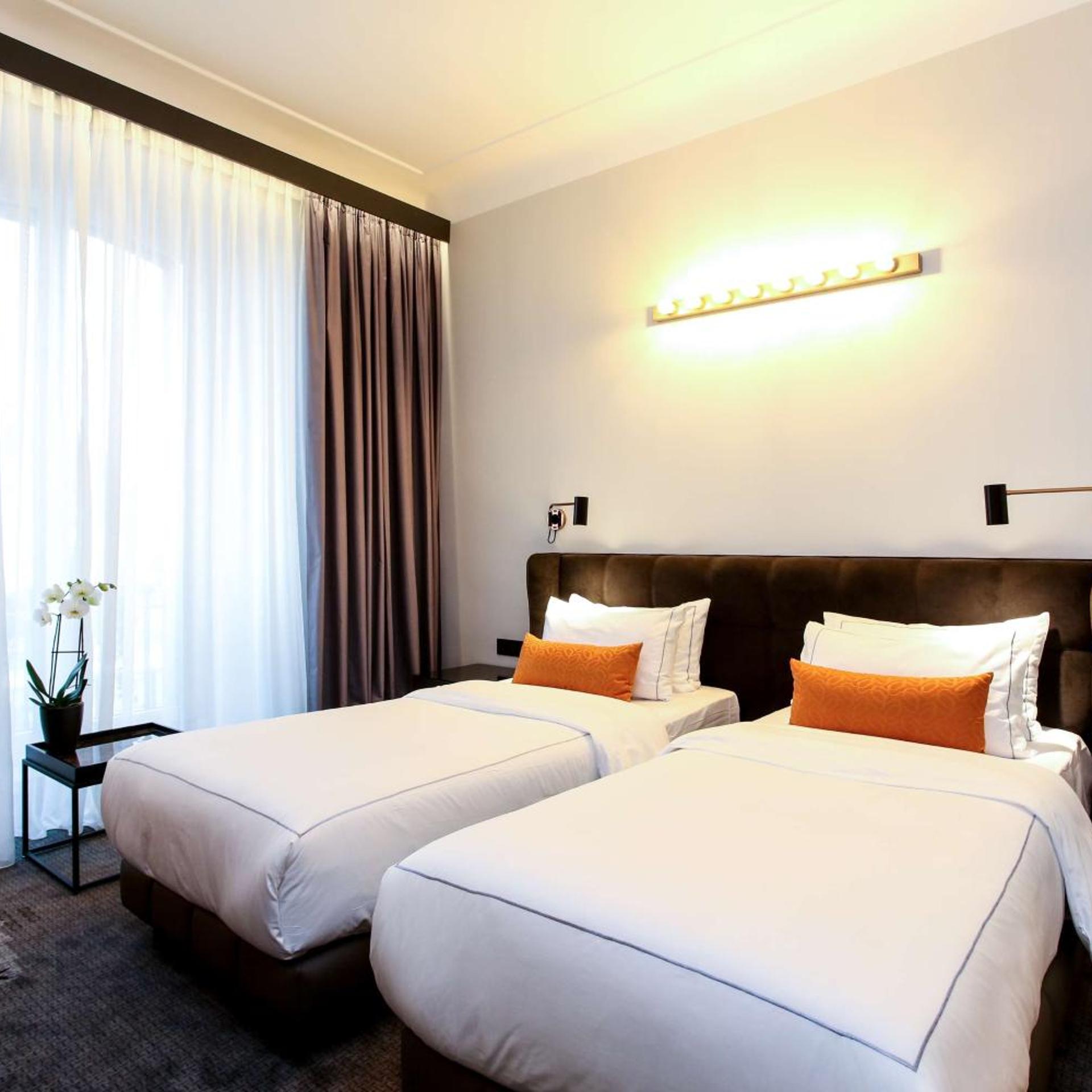 Superior, King Bed, Queen Bed, Atrium View