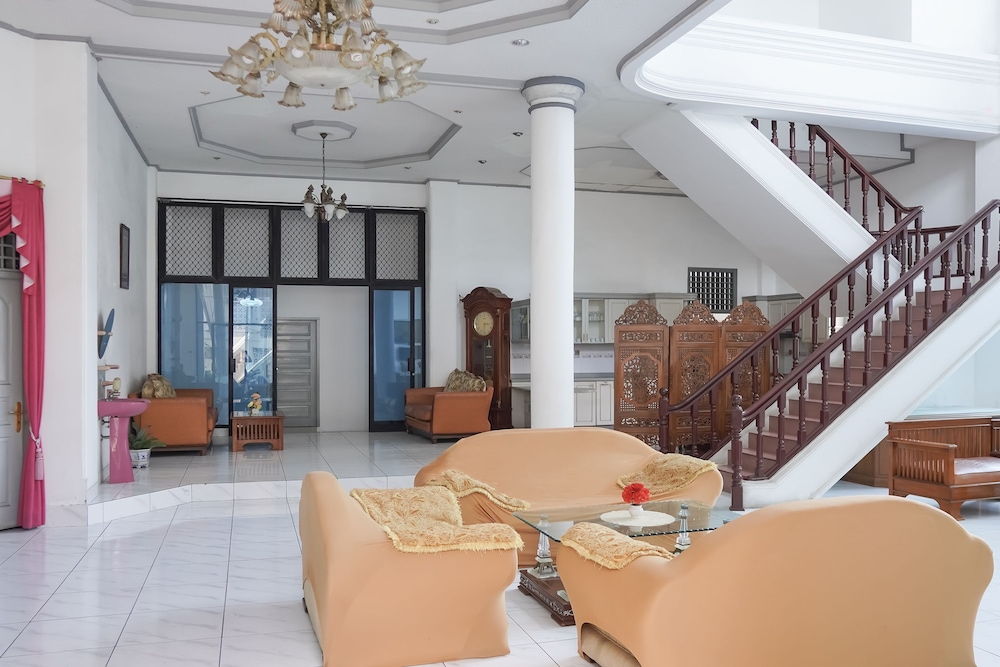Collection O near Universitas Negeri Padang formerly Hotel Amra 48/49