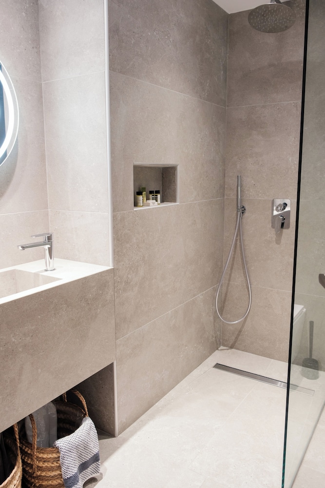 Classic, Twin Beds, Pool View, Abacus Suites 2/2