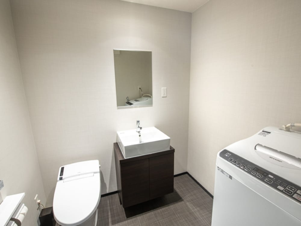 LUXURY, TWIN BEDS