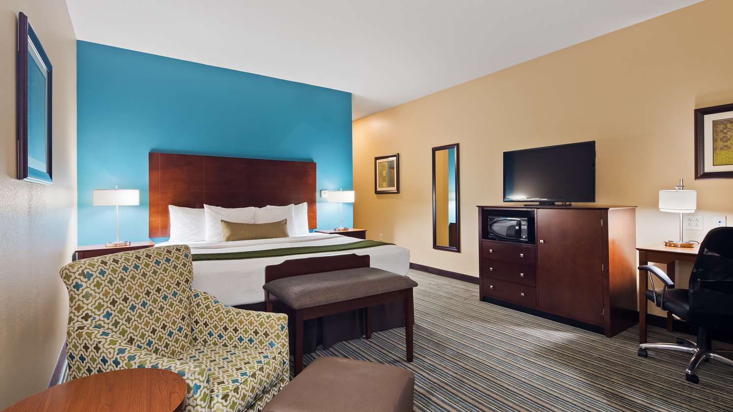غرفة بسرير كينج، Best Western Plus Patterson Park Inn 2/6