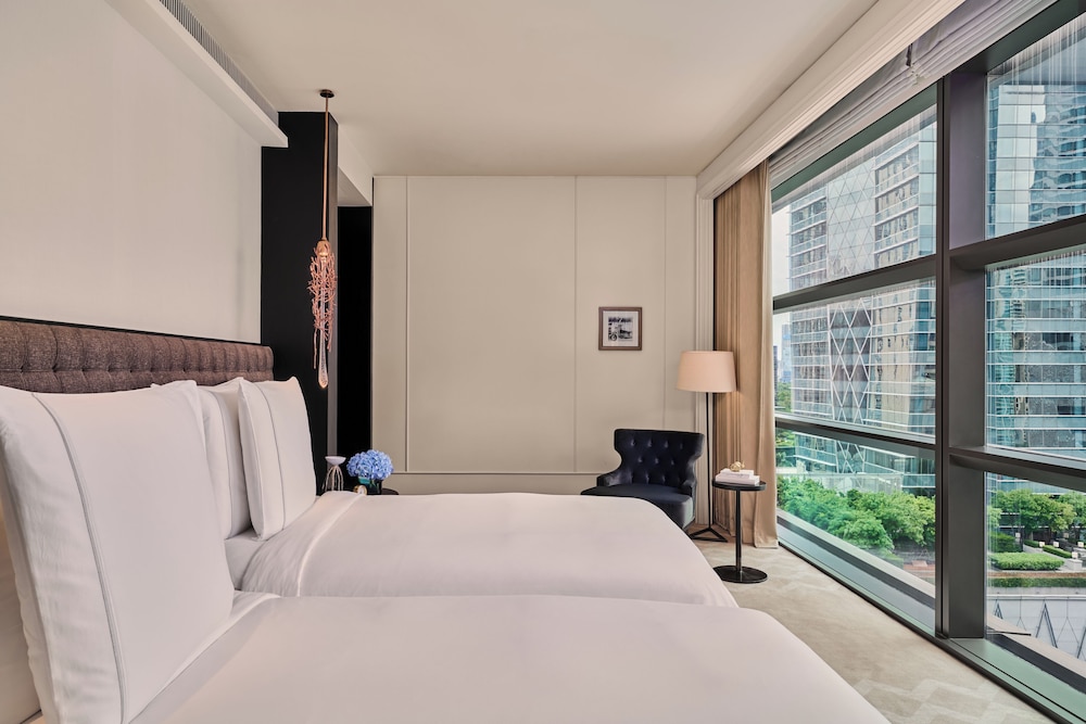 MANOR, TWIN BEDS