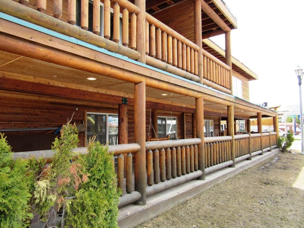 Yellowstone Country Inn 5/48