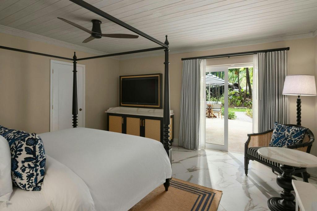 Guest Room, King Bed, Garden or Pool View, Garden View, Balcony