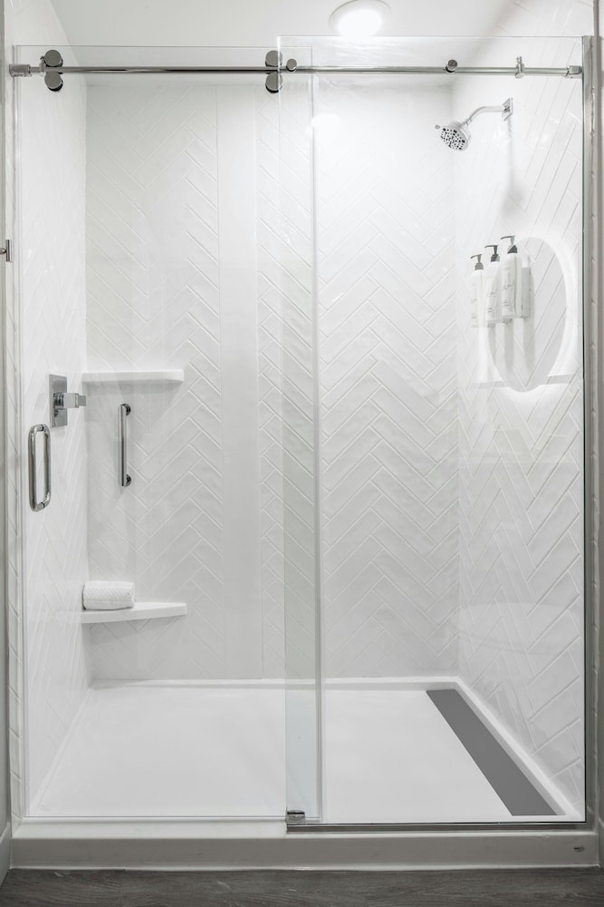 TownePlace Suites Oconomowoc 25/28