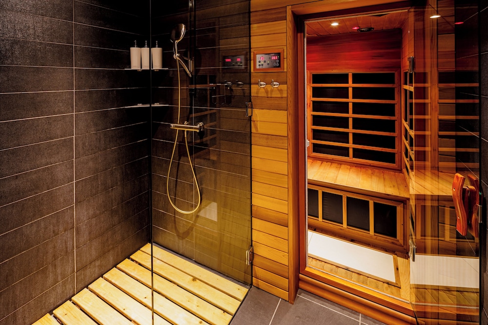Phoenix Chalets 26/50