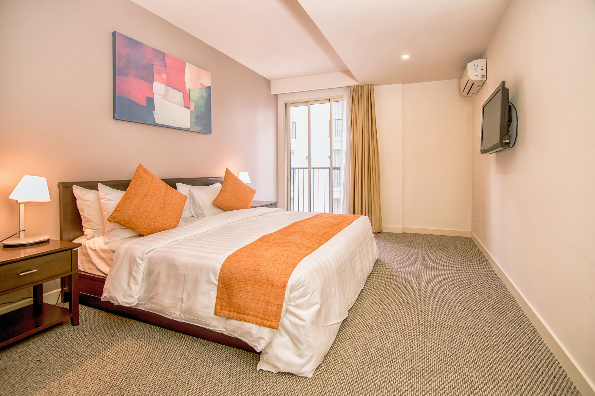 1 BEDROOM, SUITE