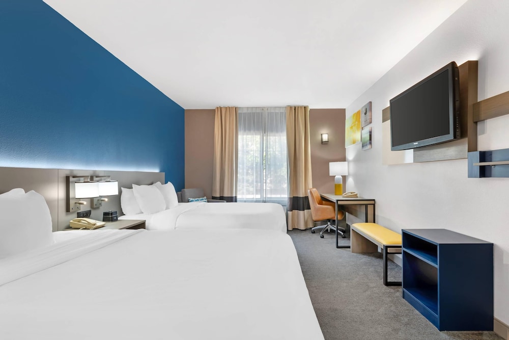 STANDARD, 2 QUEEN BEDS
