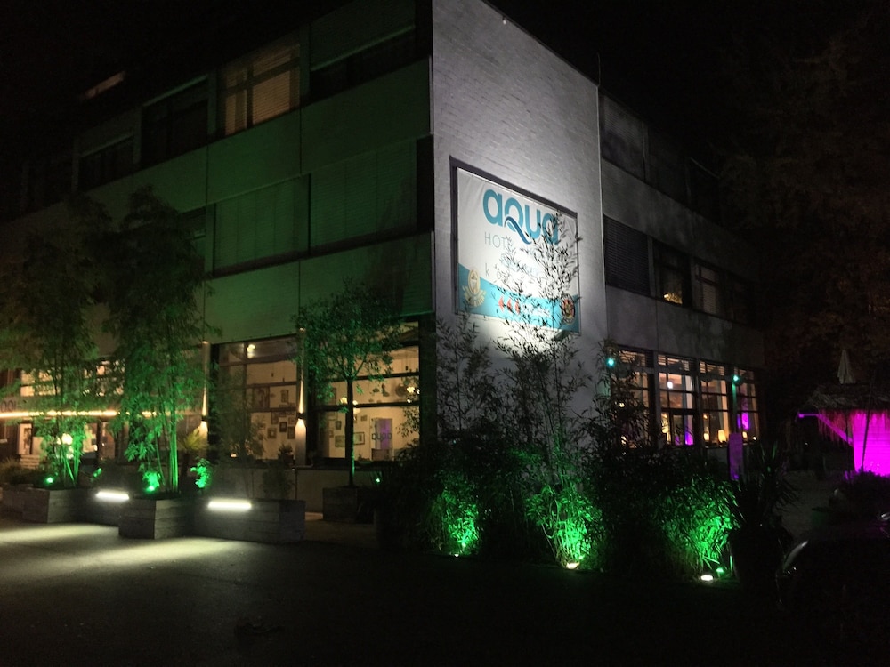 Aqua Hotel & Hostel 1/50