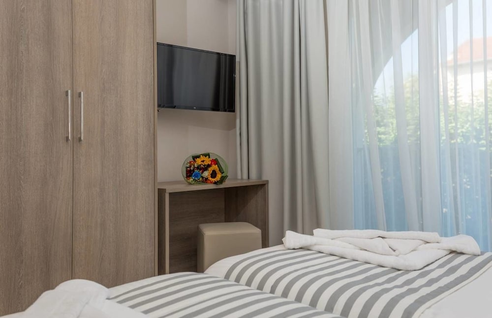 Acharavi Beach Hotel 31/84