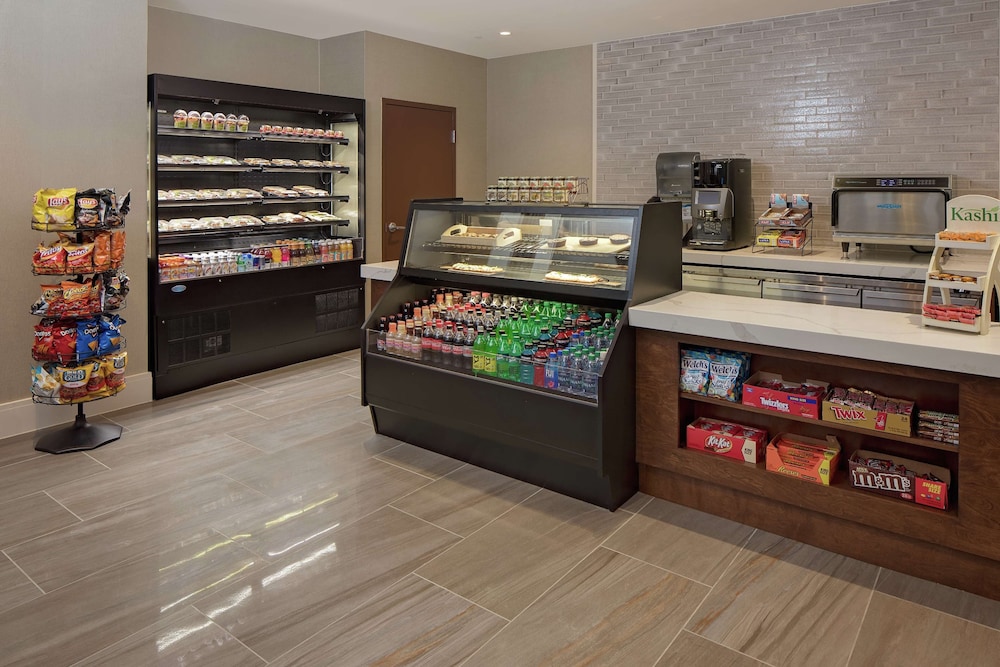 Nashville Airport Marriott 28/72