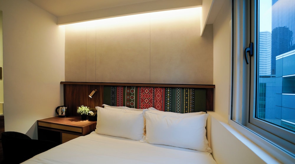 Amaris Hotel by Santika 43/63
