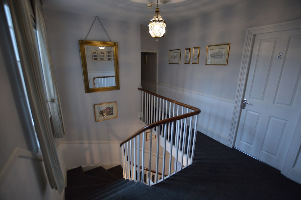 Chantry Hotel 23/40