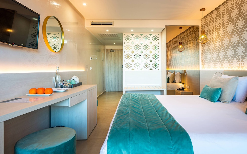 Medina Gardens - Adult only 15/73
