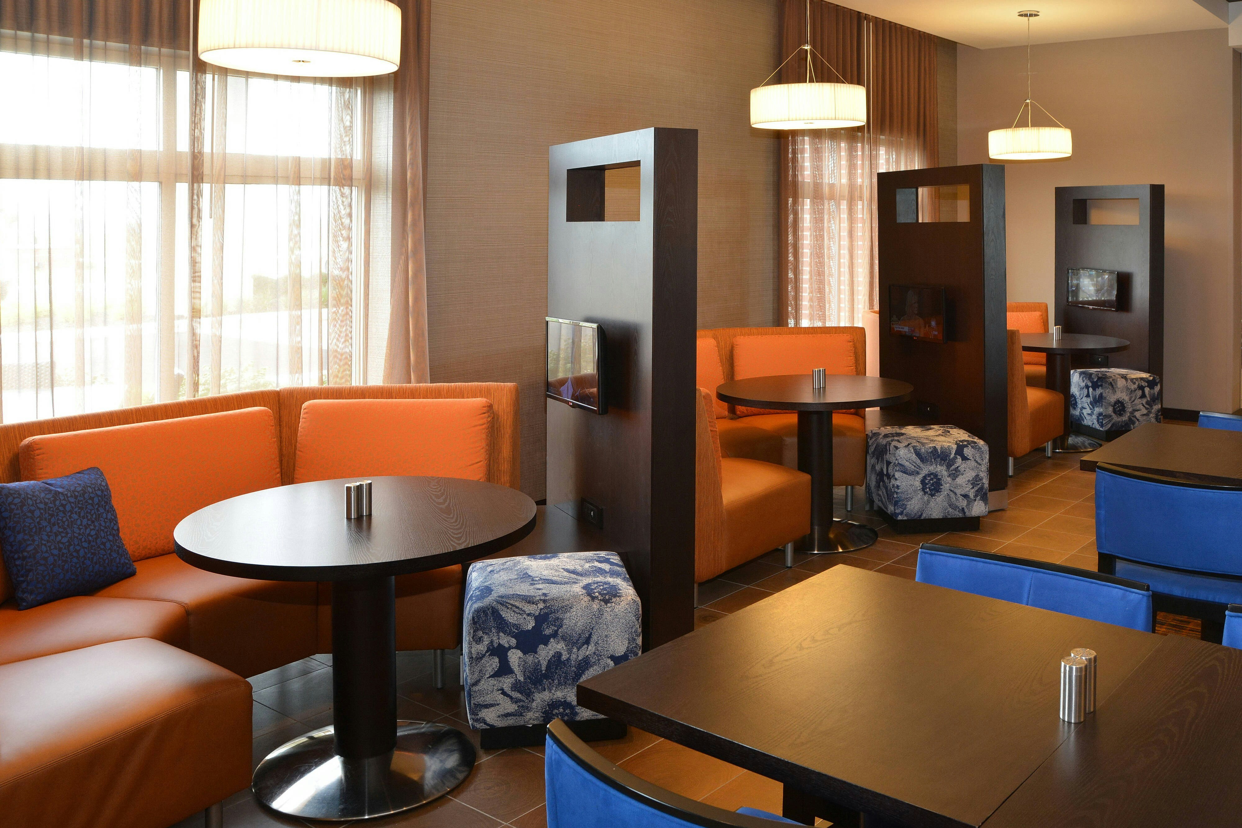 Courtyard By Marriott Youngstown Canfield 7/15