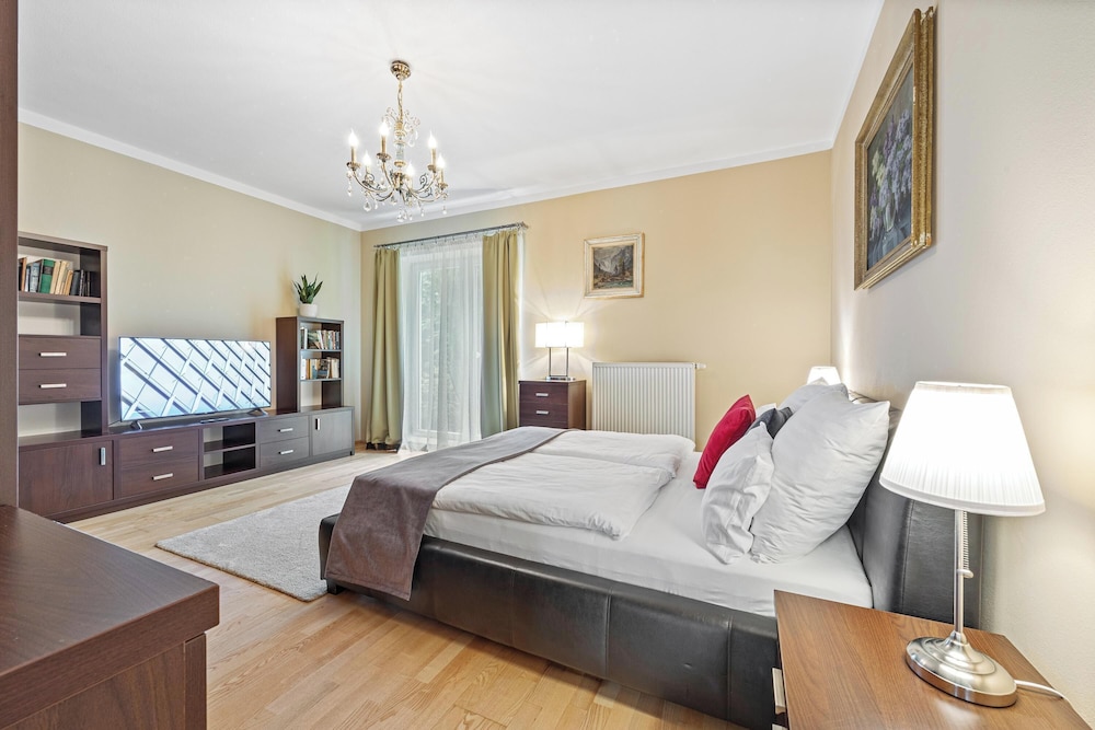 DELUXE, APARTMENT