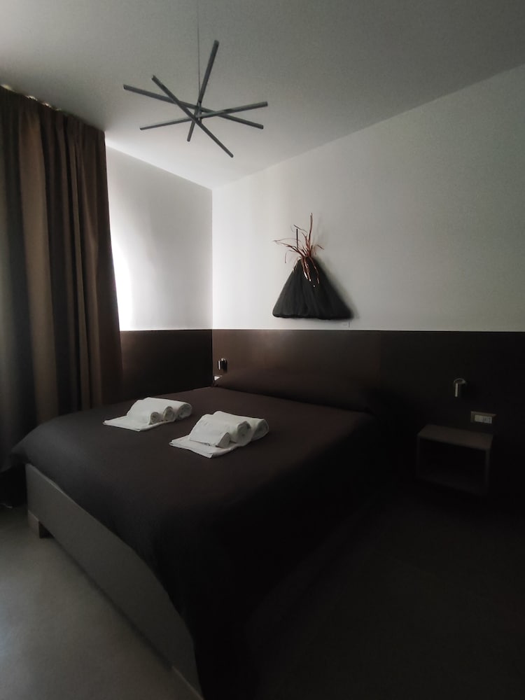 Cloister Inn 5/45