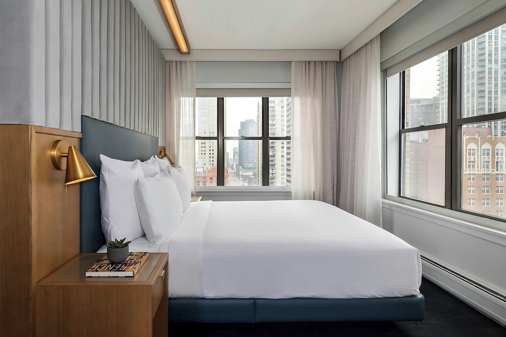 ROOM, KING BED
