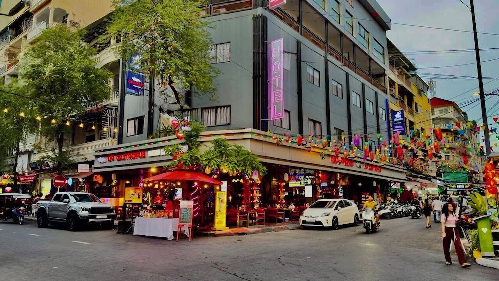 Ostro Hotel 56/61