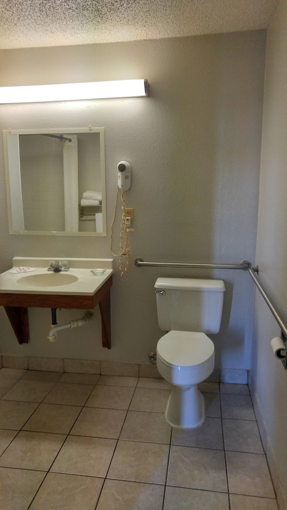 Super 8 by Wyndham Waynesboro 15/36