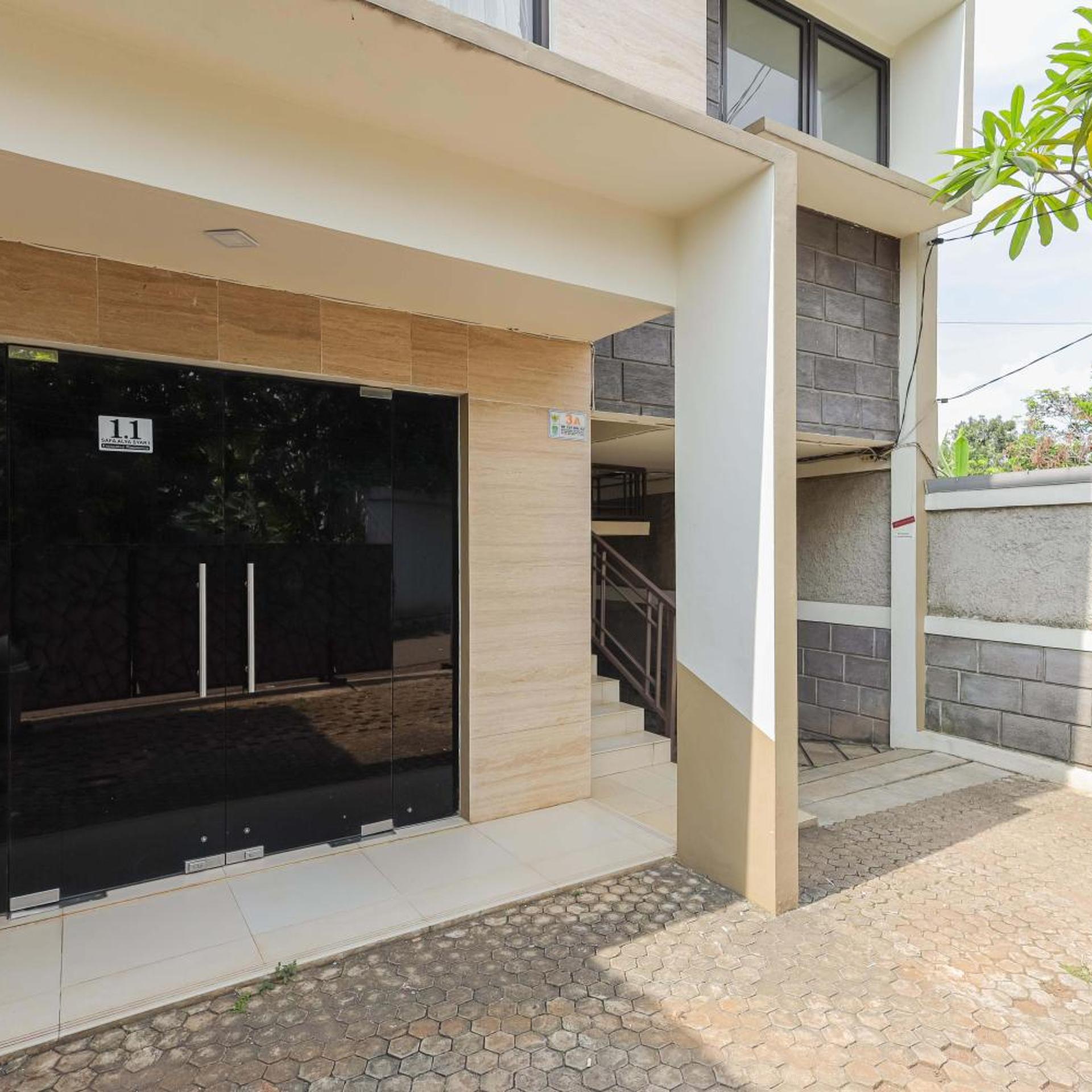 RedDoorz Syariah near Green Park Jatiwarna 10/50