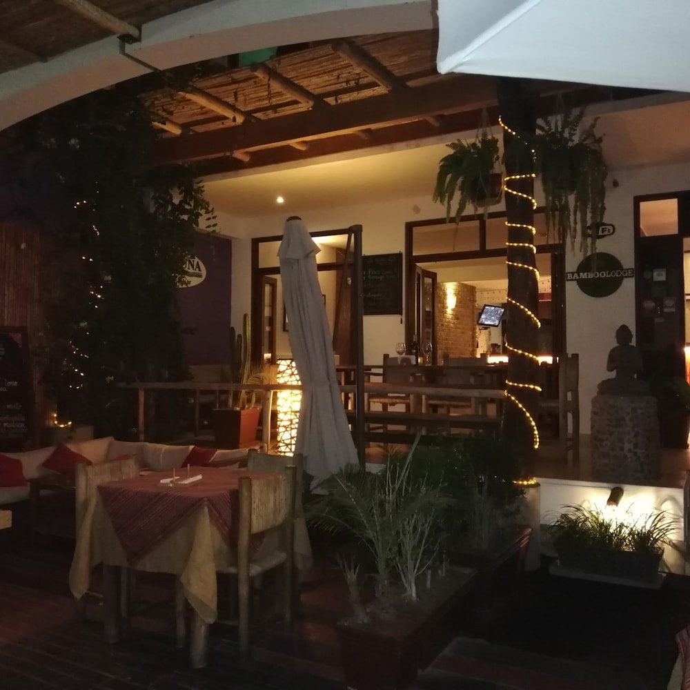 BAMBOO LODGE PARACAS 49/52