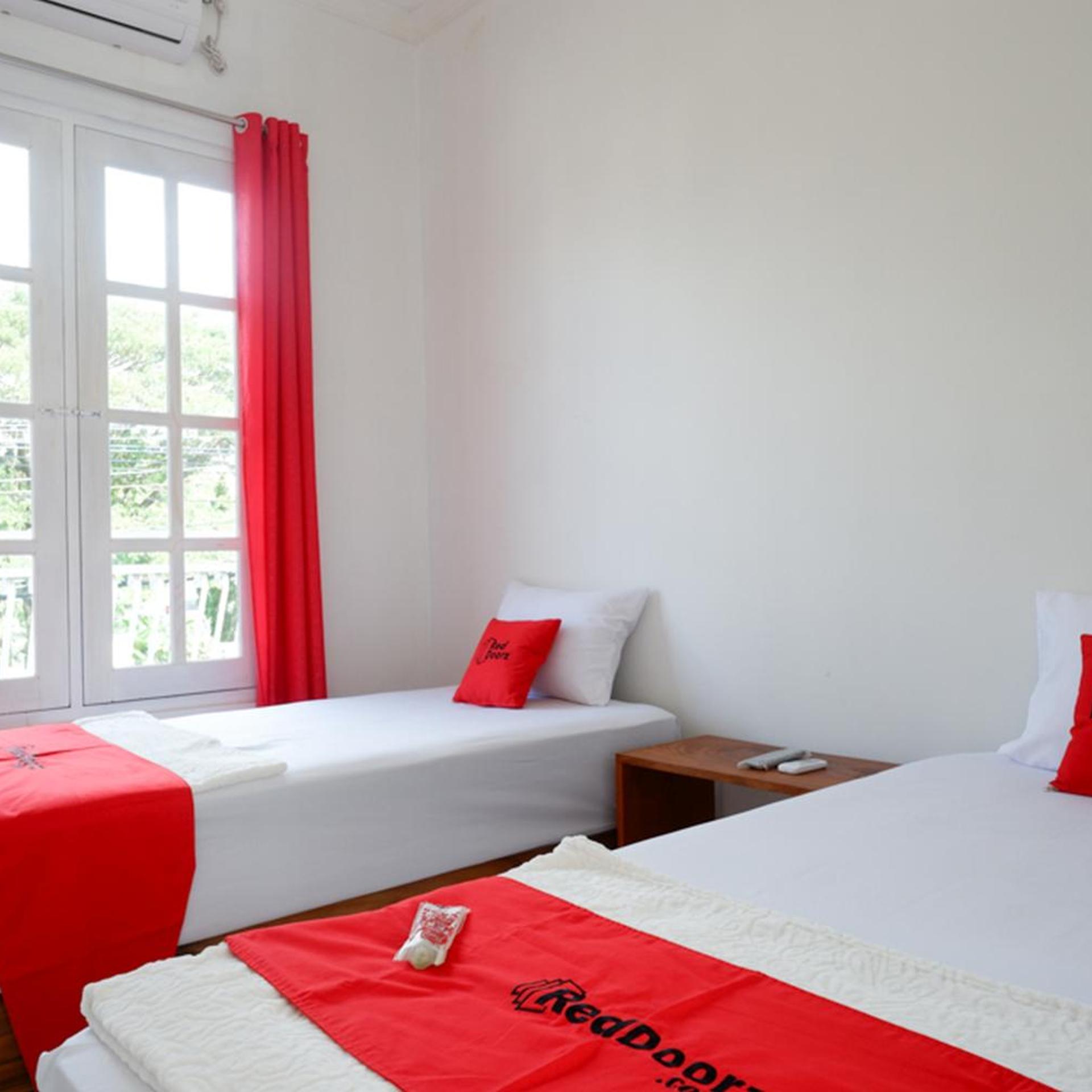 RedDoorz Plus near UMS Solo 23/50