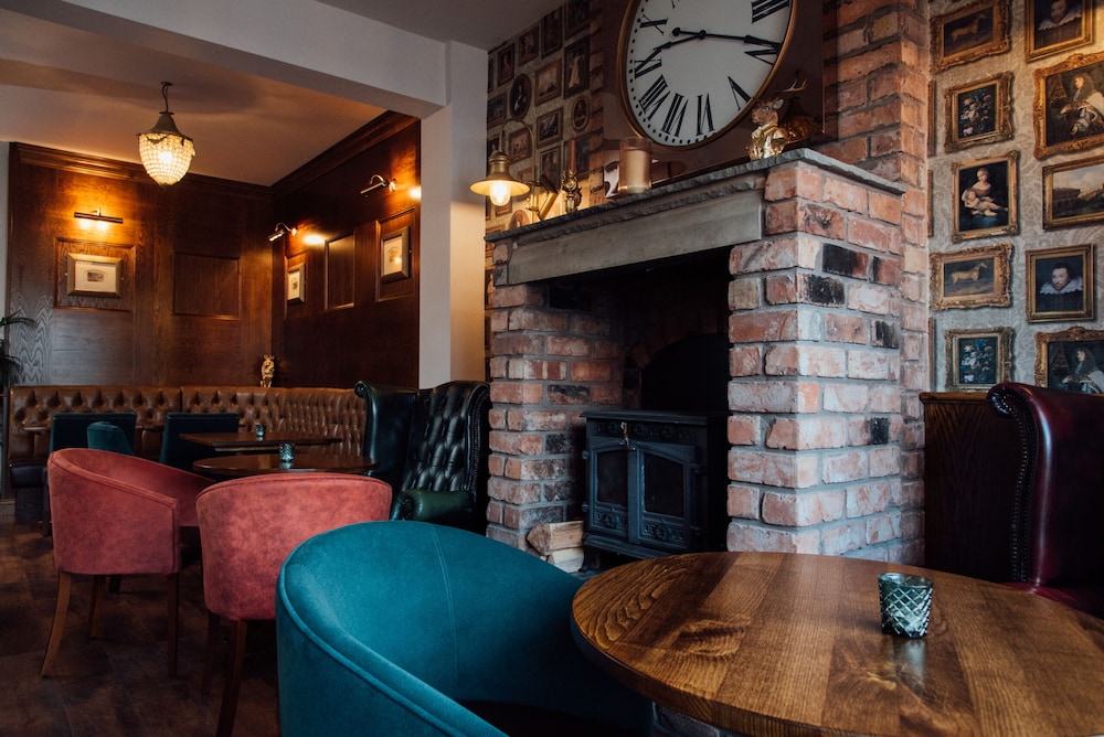 Peaky Blinders Accommodation & Bar 41/50
