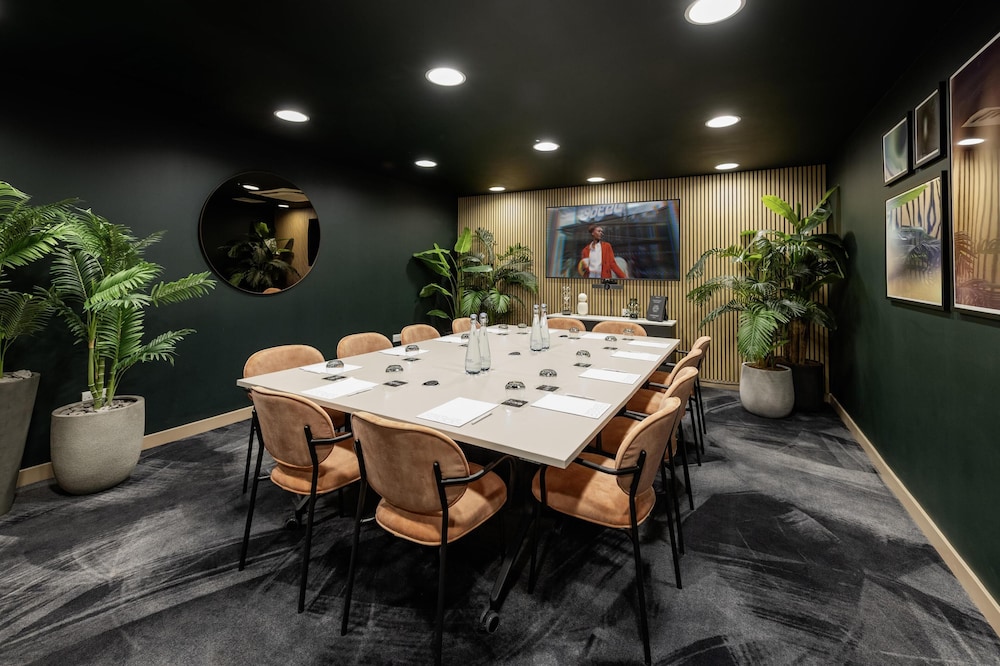 YOTEL London City, Select by Hilton 60/70