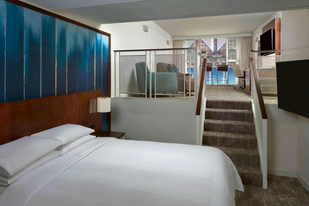 Guest Room, King Bed, Stadium View, Large