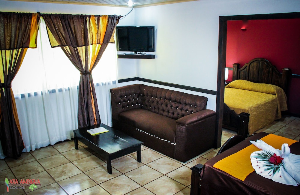 Ara Ambigua Lodge 24/50
