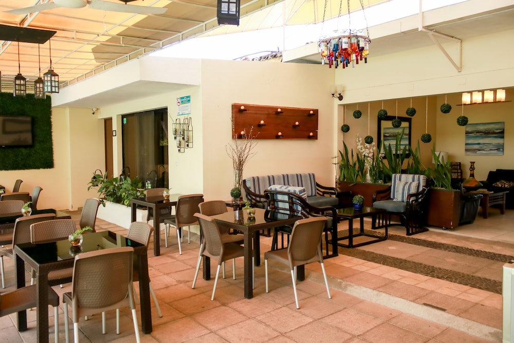 Las Magnolias Hotel 55/78