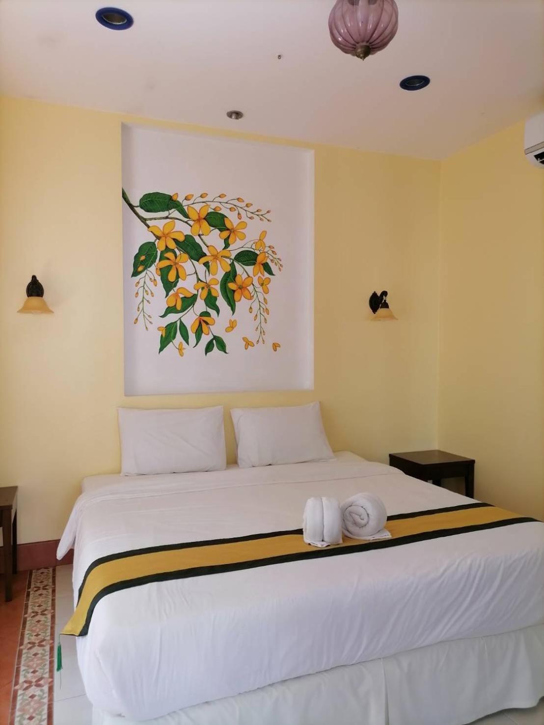 Baanmontra Beach Resort 12/53